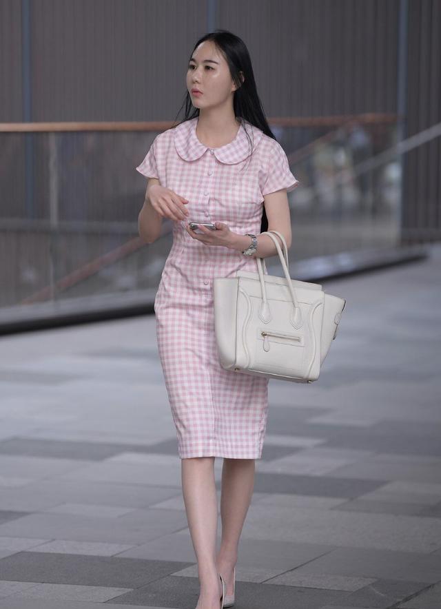 短发|30岁美女穿一条花格复古连衣裙，清新甜蜜，气质让人羡慕