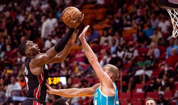 林小雪|碾压大胜！洛瑞4+6+5，热火三巨头84+34+13，感谢雄鹿，东部变天了