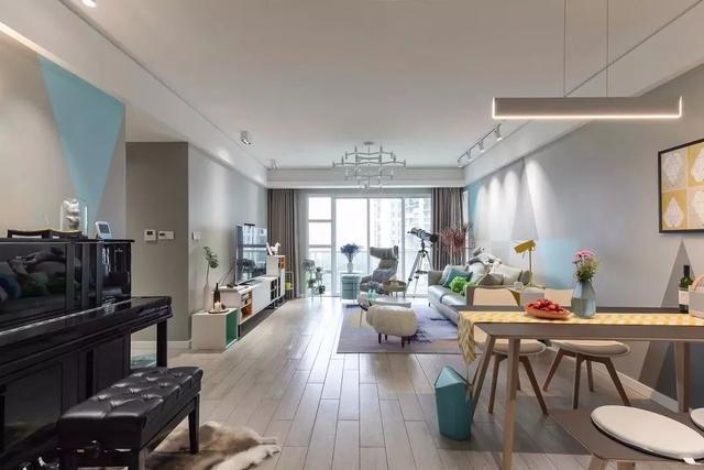 亲爱的，我们家客厅就这样装吧，宽敞、明亮、又大气！