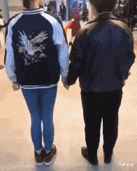 |搞笑GIF：100万一次，100万两次，好的后面大哥出500万，成交咣当...