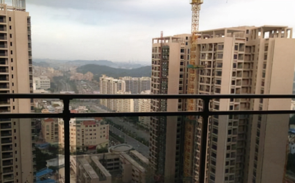 阳台|买房碰上这种阳台的房子，万万别乱买回家，有钱人都懂避开