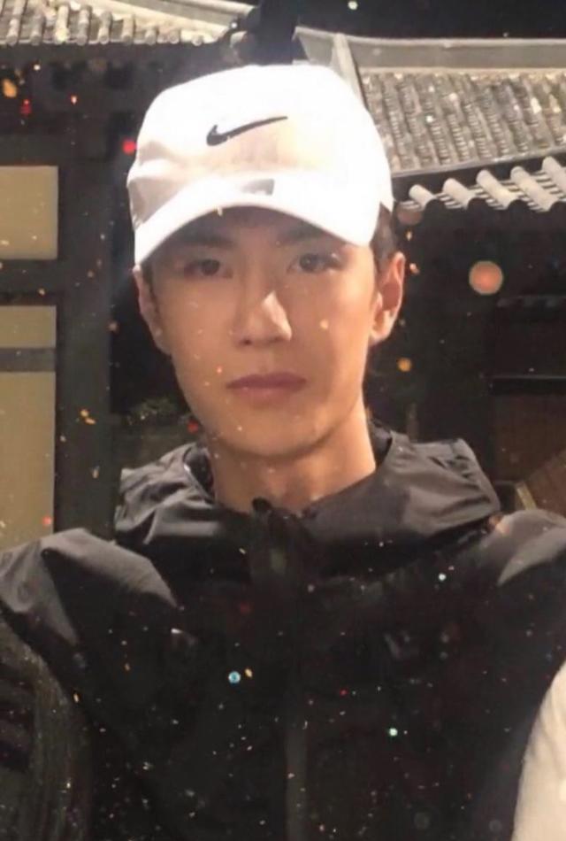 王一博|继肖战给张淇过生日后，王一博也发文：忘记罗西生日而尴尬