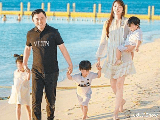 漫威|41岁吴佩慈晒和富婆聚会,个个唇红齿白气质好,穿小白裙嫩成少女