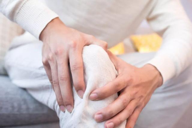 海绵宝宝爱养生|大多数老年人经常感到膝关节疼痛，是怎么回事？如何进行防治？