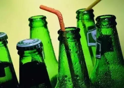 冰种翡翠|酷似啤酒瓶底的「冰翠」，为何能屡屡冒充高档冰种翡翠？