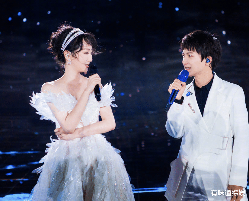 萨顶顶|有种“整容”叫萨顶顶卸妆，神婆变女神，网友：早这样早就火了