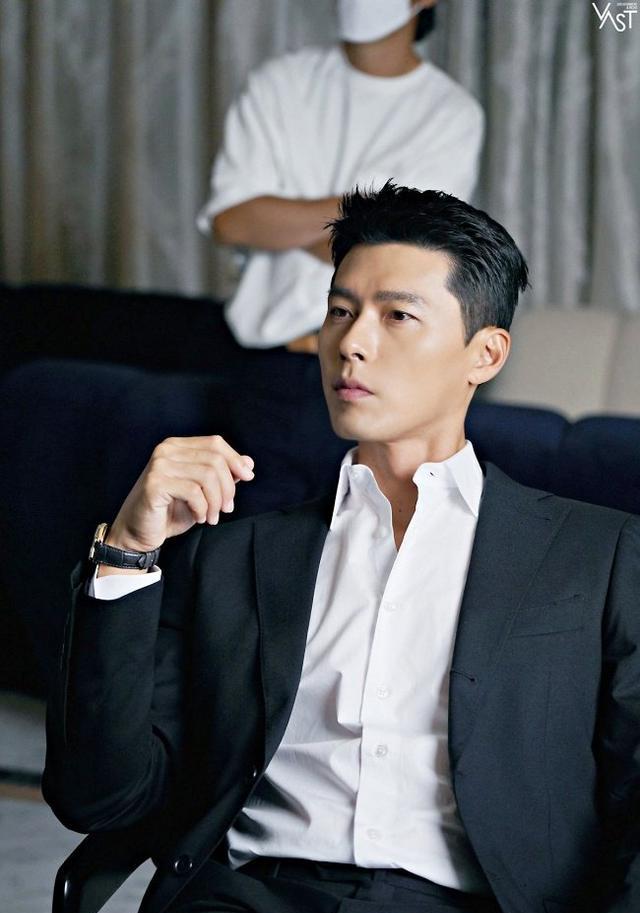 玄彬|玄彬2022年帅照释出！禁欲白西装VS坏坏黑皮衣，人格测验结果公开