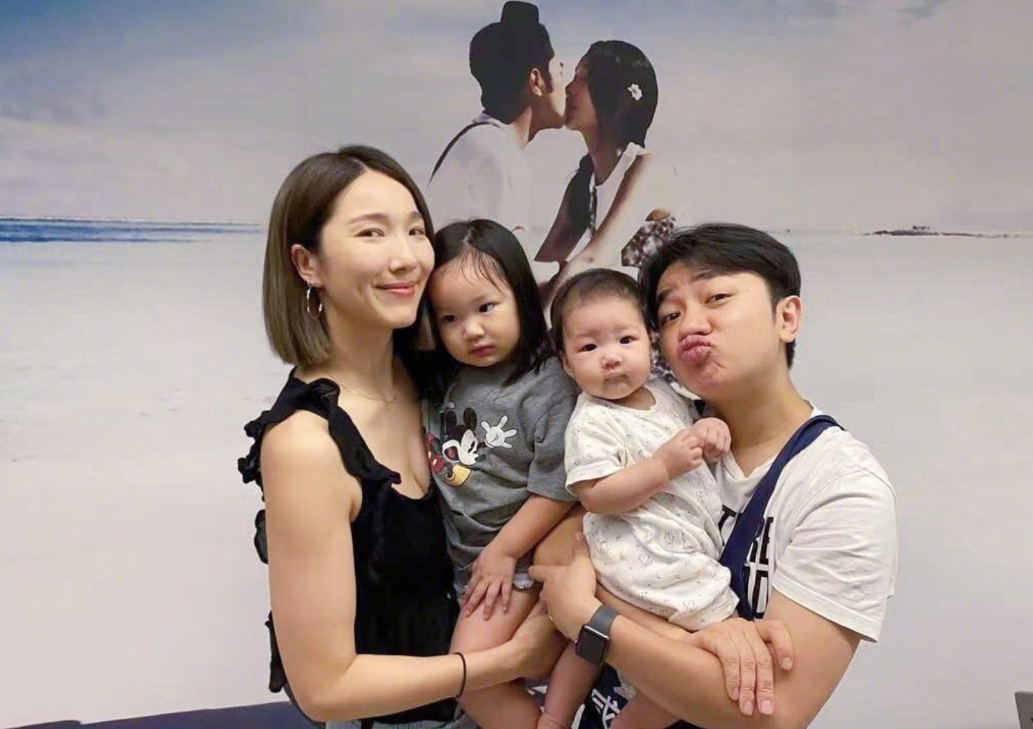 李亚男|李亚男晒瑜伽照，小女儿趴妈妈背上可爱出镜，换发型后颜值飙升