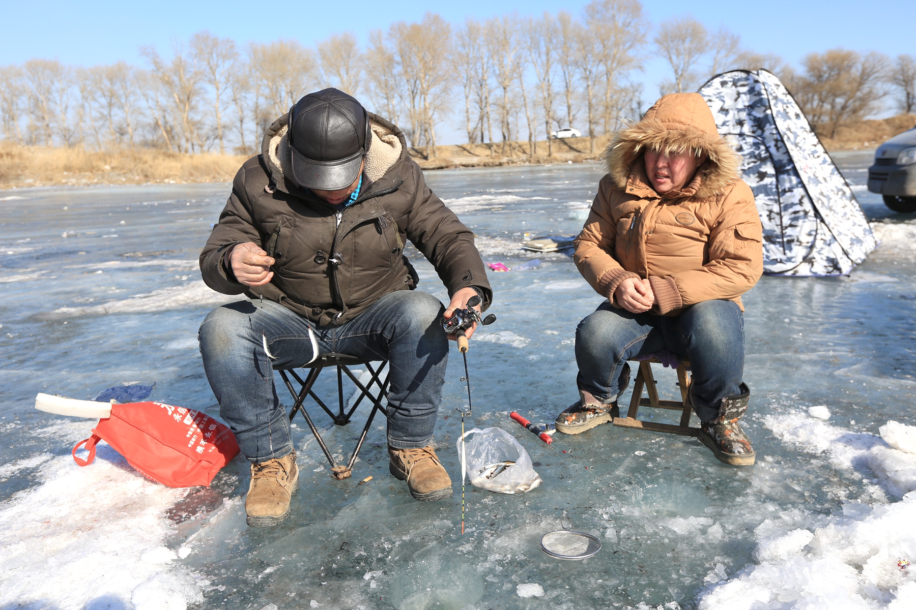 水库|冬季垂钓也称冰钓是在冬天里的特殊钓法