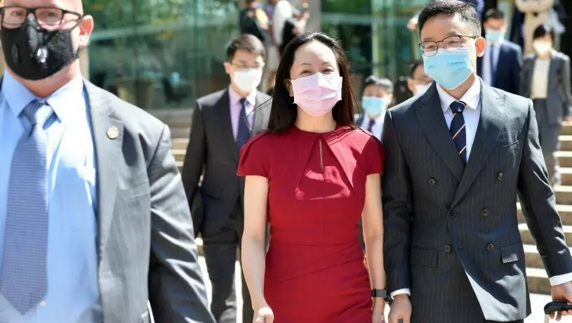 全球时尚风行|孟晚舟出庭红裙新造型真显瘦！平坦小腹惹人羡，女将风采就是霸气