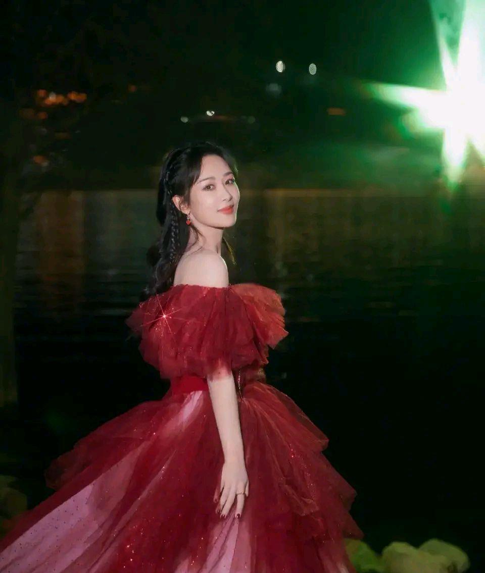 芒果台|王艳也准备带货？杨紫是芒果台的关注巅峰值？李宇春状态不好？