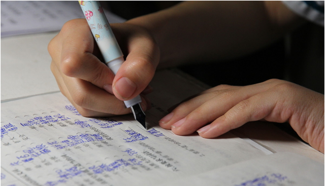 若珍|教育部实行“弹性上学”，家长们松了口气，再也不怕9月后出生了