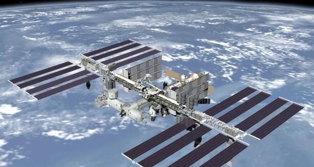空间站 空间站为什么可以悬浮在太空不会掉下来？绕地球一圈需多长时间？