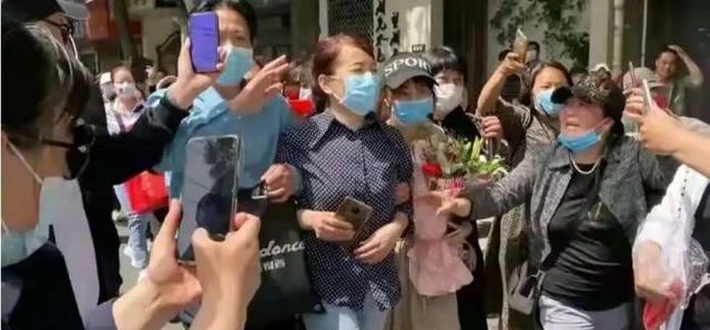 巴渝风景线 杜新枝邻居早知道错换？郭威从小被排斥，爷爷奶奶不认他不让进门