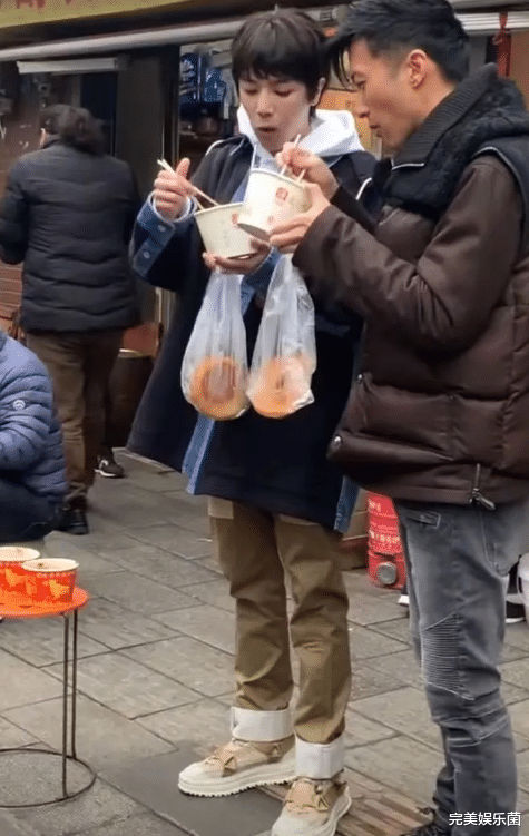 宋祖儿|172华晨宇跟174谢霆锋同框，身高差太显眼，网友：谎报的站出来