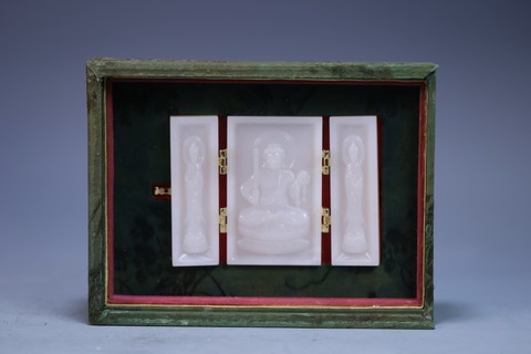 和田玉籽料|清 宫廷风，和田玉籽料不动明王心经摆件