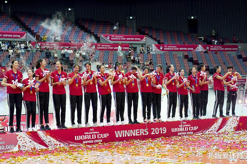 郎平|国际排联官宣重大消息！中国女排在意大利收到噩耗，郎平这下麻烦了