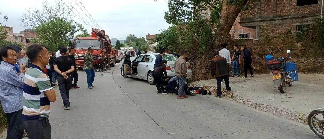 温州 事发赣县：小车与货车相撞，一人当场死亡！