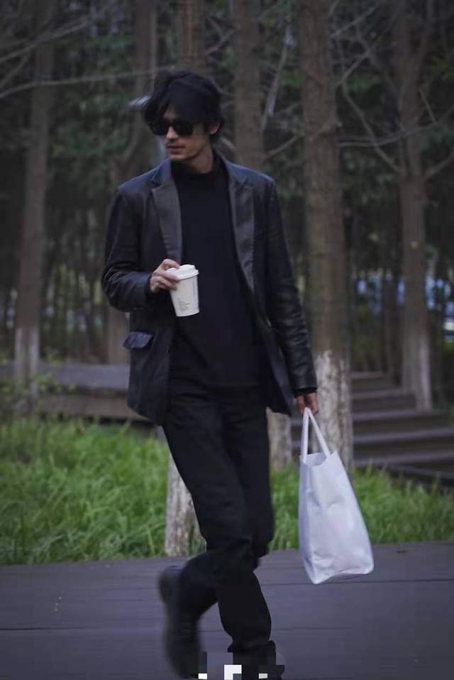 社交平台 曝百万粉网红影院摸女生大腿，被拒后黑脸离场，称对方也不是好人