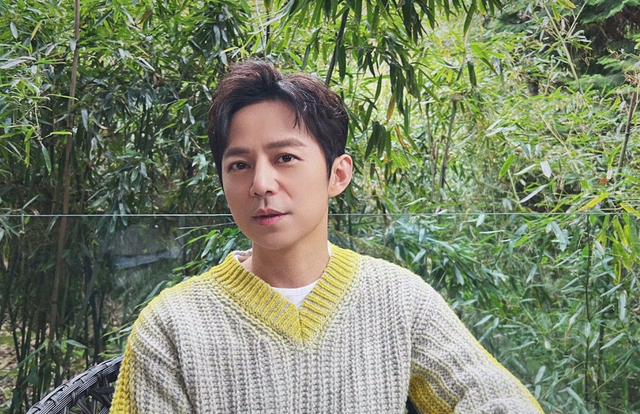 何炅|何炅：一边直面大本营无限期停播，一边高调庆祝“出道10000天”