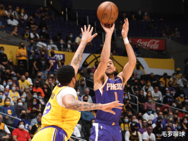湖人隊|大反轉(zhuǎn)，湖人落后29分追回16分，兩人傷退詹姆斯不投降，布克43+9