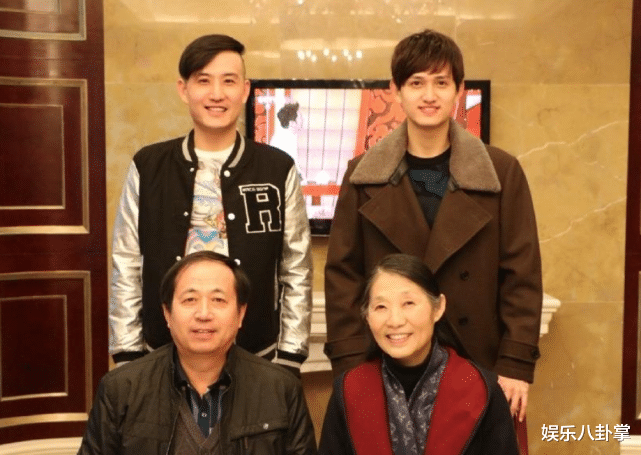 娱乐圈|他意外将弟弟带入娱乐圈，如今弟弟大红大紫，而他却不温不火