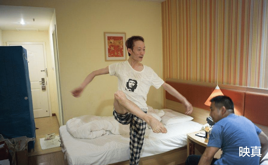 杨丽萍|杨丽萍徒弟郭冷,年入百万却至今未婚,40多岁仍是“生活白痴”