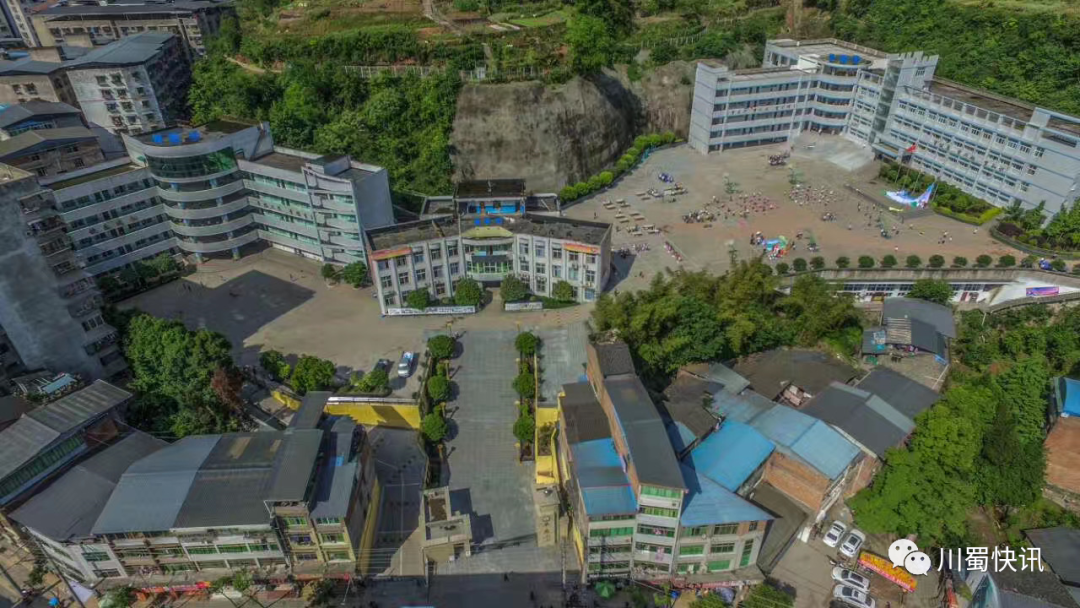 川蜀网 平昌二小  18年前的毕业照，还是那个少年！