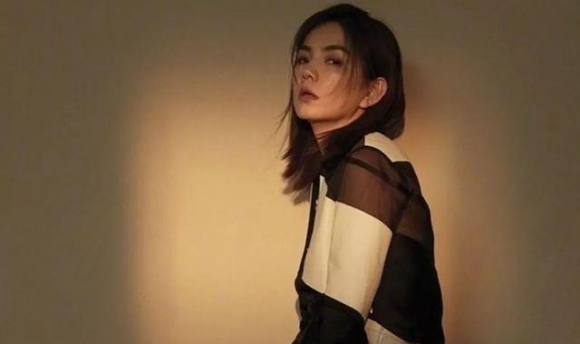 ella|陈嘉桦：假小子嫁“软饭男”，直播生娃引争议，产后患3年尿失禁