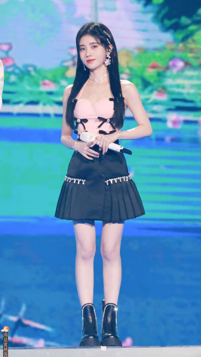 鞠婧祎|鞠婧祎为何要在钢圈上系蝴蝶结?本以为会很丑,谁料糖度超标了!