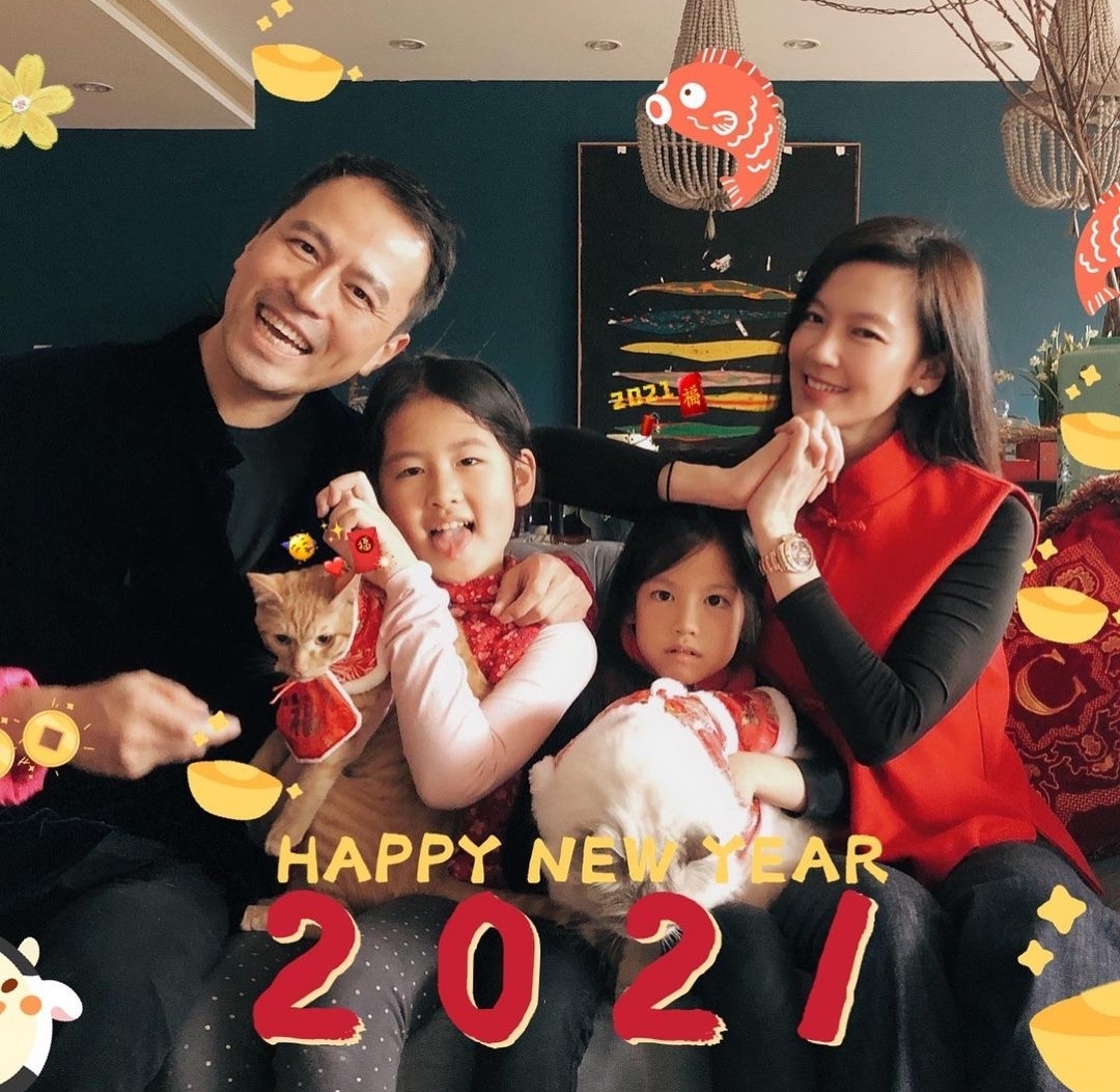 林心如|林熙蕾晒姐妹聚会照，45岁林心如素颜托腮，满脸胶原蛋白状态年轻