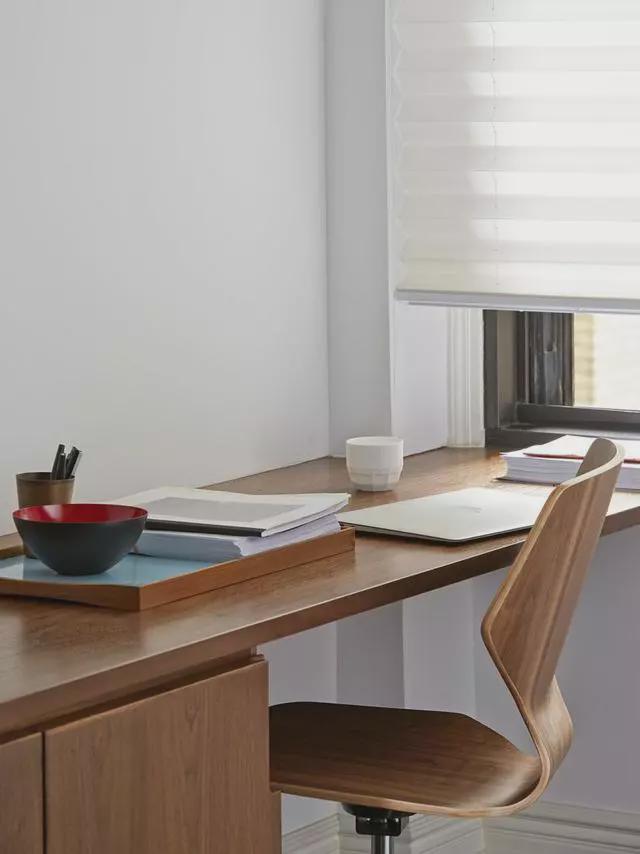 小姐姐|90后小姐姐住155平,客厅背景墙改成书架装到顶,收纳1㎡也不浪费