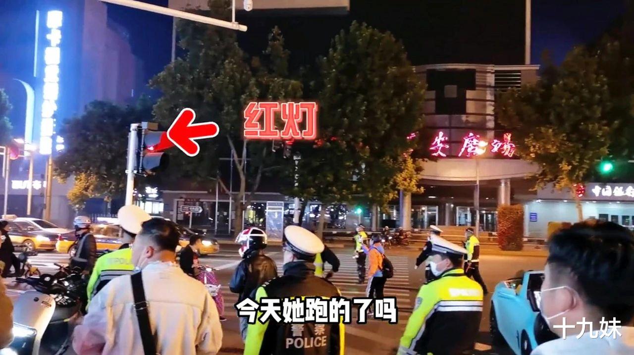 女骑士的最后一秀,拉风女子骑价值十多万摩托车狂飙,下一秒悲剧