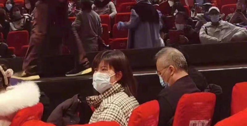 肖战|杜华被偶遇观看肖战《如梦之梦》舞台剧！《陈情令》导演也出席啦