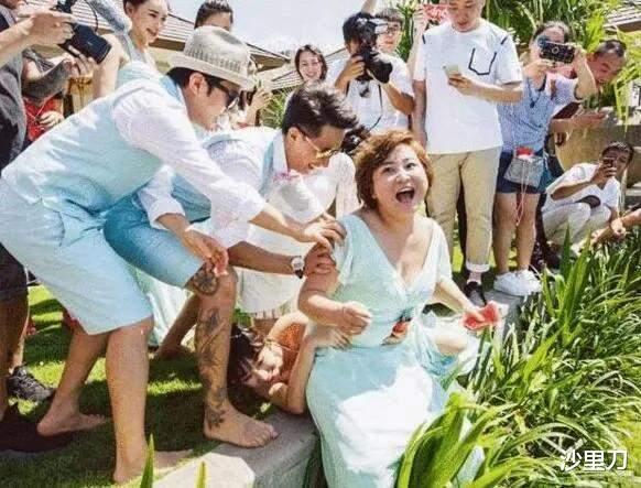 柳岩|因“伴娘门”事业一落千丈,正好摘掉往日“性感”标签再出发