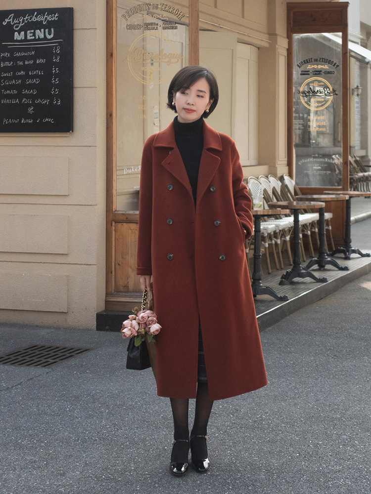 何有强 女人年过40不要刻意扮嫩,选好大衣轻松展现大女人韵味,端庄大气