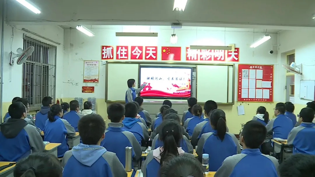 孝义融媒 清澈的爱只为中国:孝义市幼小中学师生致敬戍边英雄