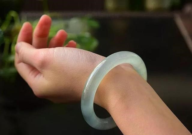 文玩|玉不过手？砍价必买？文玩圈的这2个规矩，是不是应该破一破了？