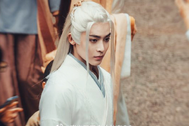 护心|周也《护心》龙鳞少女横空出世，侯明昊银发如瀑倾倒众生