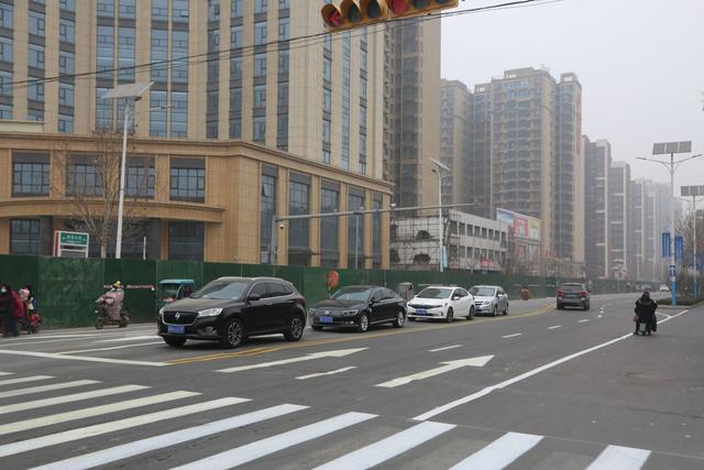 德州新闻网 今日起，德州迎宾大街（天衢路至青年路路段）恢复双向通行｜道路两侧严禁违法停车