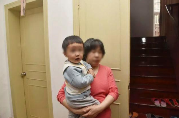 娱事新看点 男子15万8卖掉和前妻生育的亲生儿子，带着现任妻子游山玩水，到处挥霍