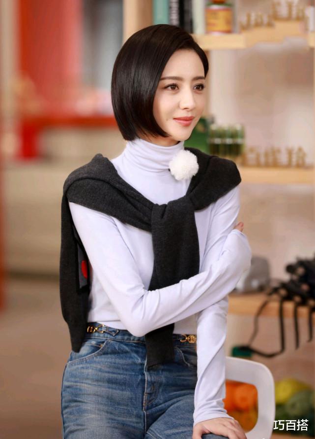 佟丽娅|佟丽娅近期两身搭配超亮眼！一身黑干练知性，一身白尽显名媛气质