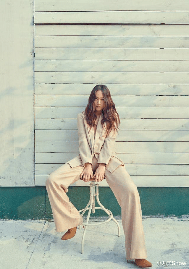 郑秀晶|韩国美女郑秀晶高调晒自拍,高挑身材不输给少女,优雅到骨子里