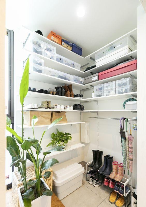 |小户型玄关的硬伤一次搞定,装个几十块钱的置物架,比柜子还好用