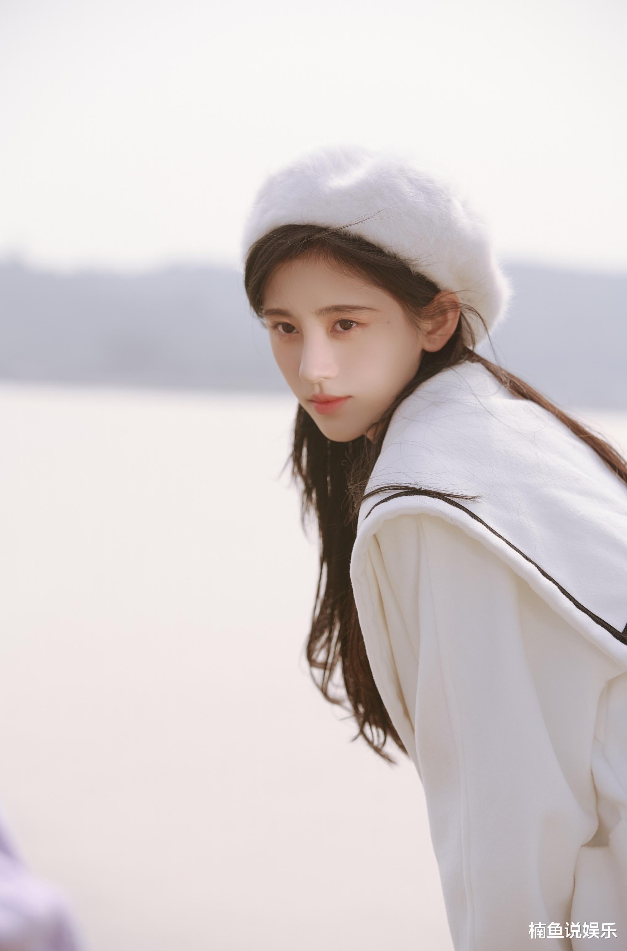 郑爽|鞠婧祎新剧造型曝光，穿水手服好养眼，日系甜美范扑面而来