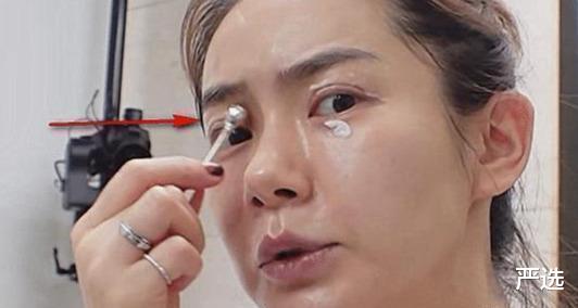 严选|37岁戚薇眼角看不到皱纹，大方给出保养方法，网友：难怪显年轻
