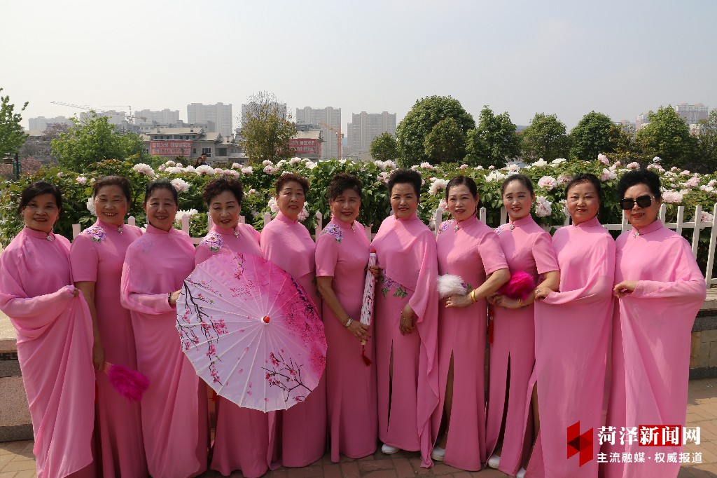 牡丹晚报 牡丹旗袍秀宣传菏泽牡丹