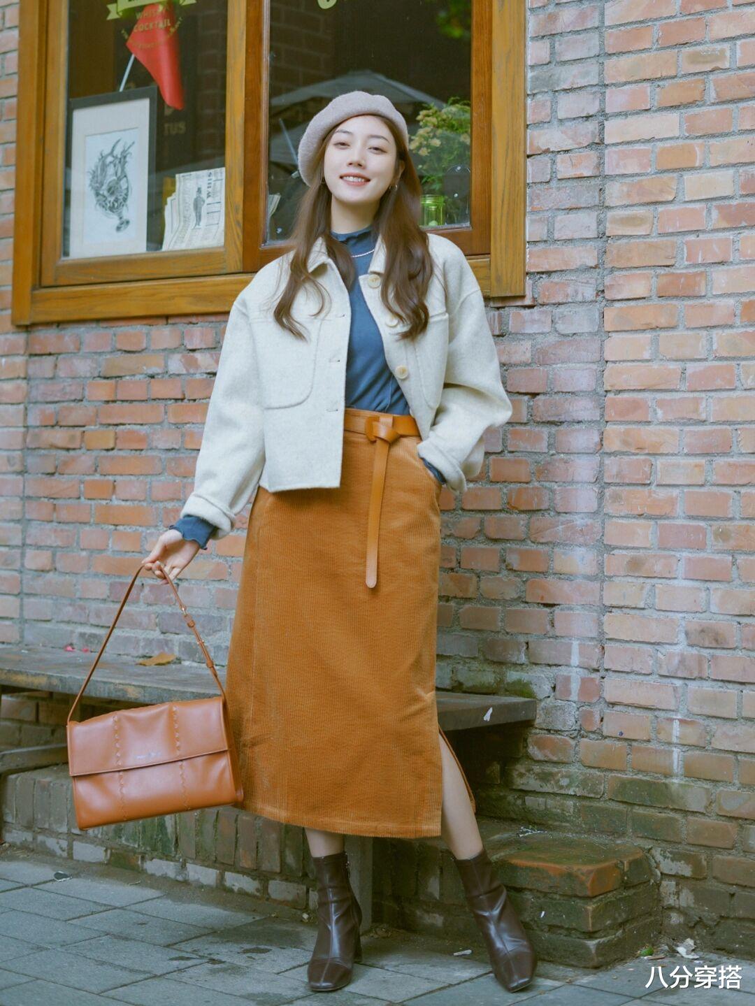 八分穿搭 冬天用“背心+裙装”叠穿，温柔优雅又有层次感，普通人也能驾驭