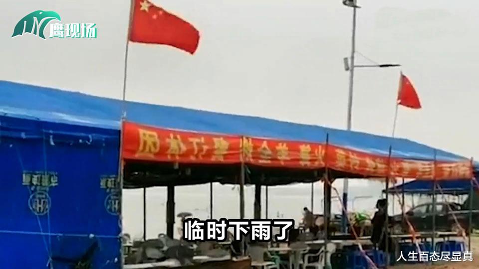  不像东北人！游客到饭店避雨，老板张口就要100元：不给就出去