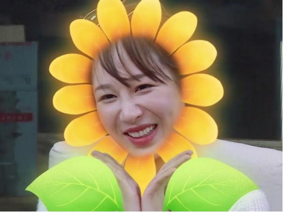 刘嘉玲|杨紫穿粉色拖尾裙上台领奖,抬腿时谁注意她脚上的鞋?可爱值满分